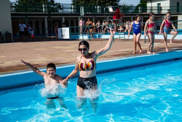 Huge numbers of people visiting Peterborough Lido. Photo: Terry Harris