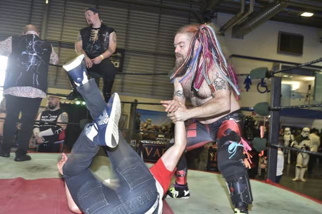 Wrestlers in action EMN-190510-195343009