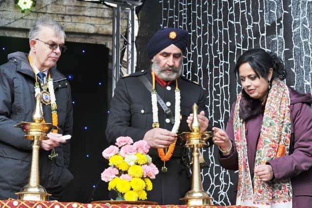 Diwali celebrations in the City Centre. 2018   Deputy nLord Lt. Jaspal Singh and Mayor of Peterborough Coun. Chris Ash lighting candles EMN-181027-170521009