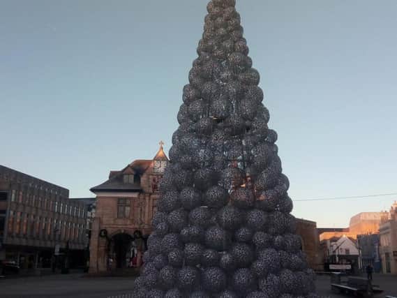 The old Christmas tree in Cathedral Square