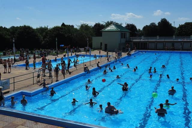 Hot weather being enjoyed at The Lido