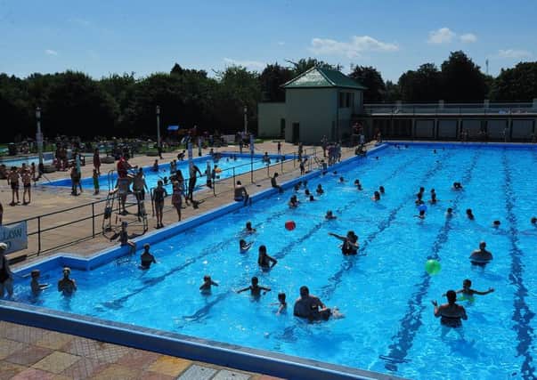 Hot weather being enjoyed at The Lido