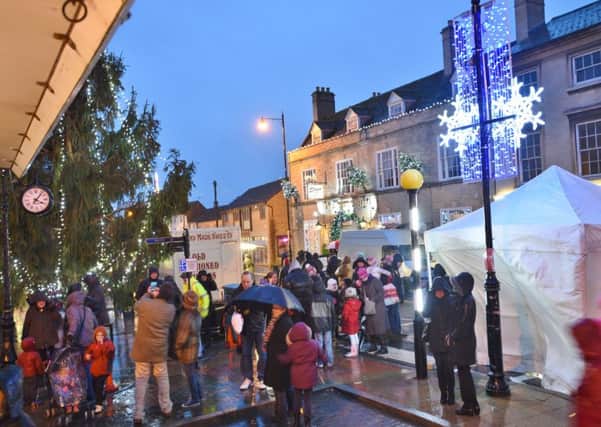 Switching on of the Christmas lights at Market Deeping. S EMN-151129-191016009
