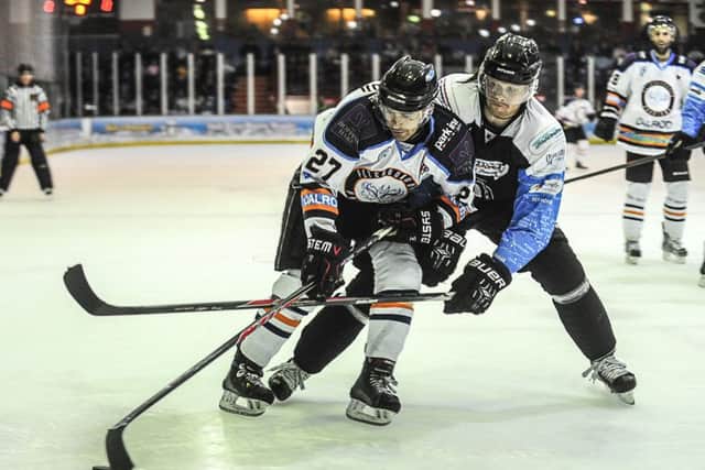 Robbie Ferrara has re-signed for Phantoms.