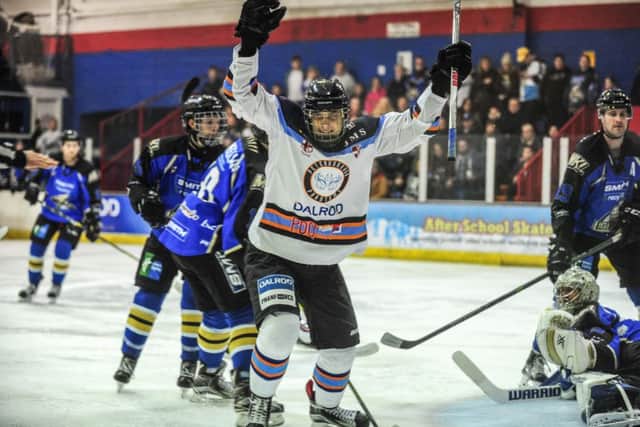 Martins Susters has re-signed for Phantoms.