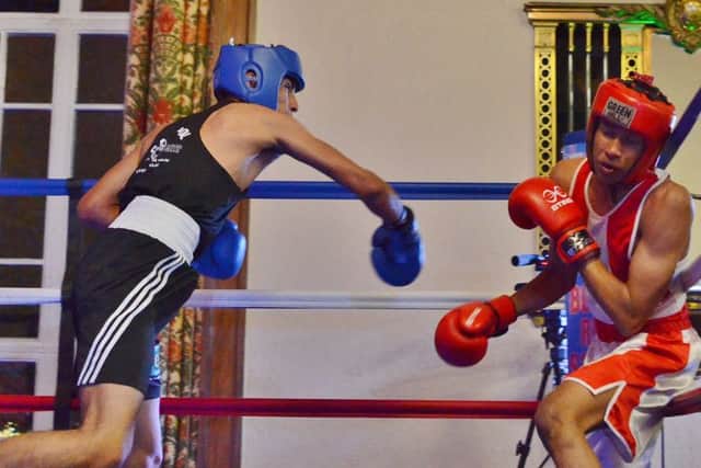 Imran Aref has Hamdun Abudakker on the ropes. Photo: David Lowndes.