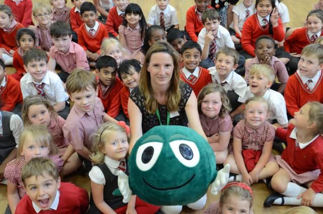 Michelle Newton of the NSPCC talking to KS1 pupils at Sacred Heart primary school, Bretton about safety. EMN-160614-160347009