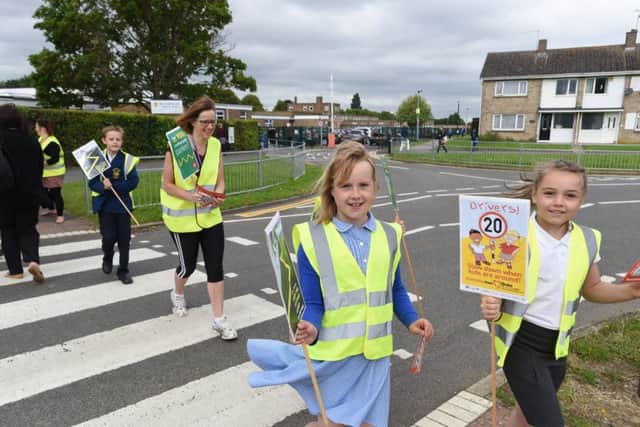 Pupils from Southfields Primary School, Stanground protesting about parking around the school EMN-160507-085638009
