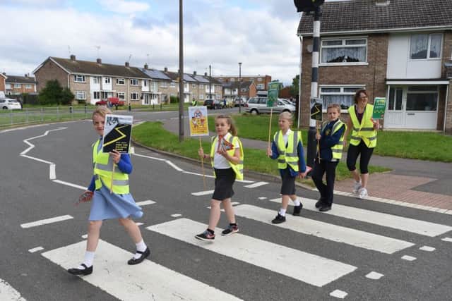 Pupils from Southfields Primary School, Stanground protesting about parking around the schoolEMN-160507-085740009