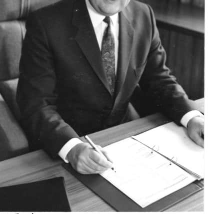 Kenneth Hutton