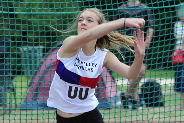 Eleanor Smith throwing the discus for Nene Valley Harriers.