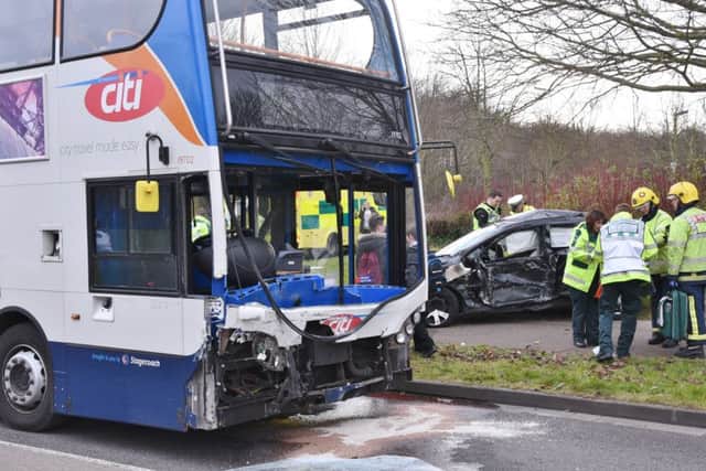 Bus crash at Hodson Ave, Werrington EMN-160303-205104009