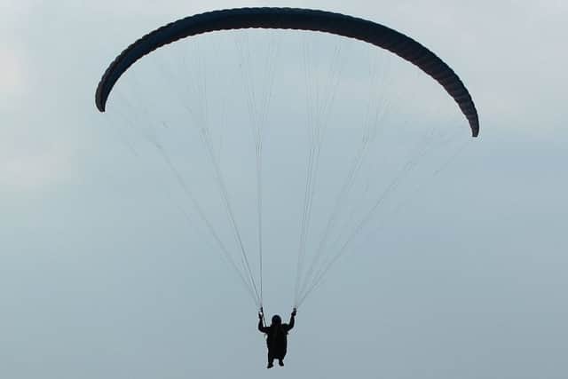 A parachutist 132115030