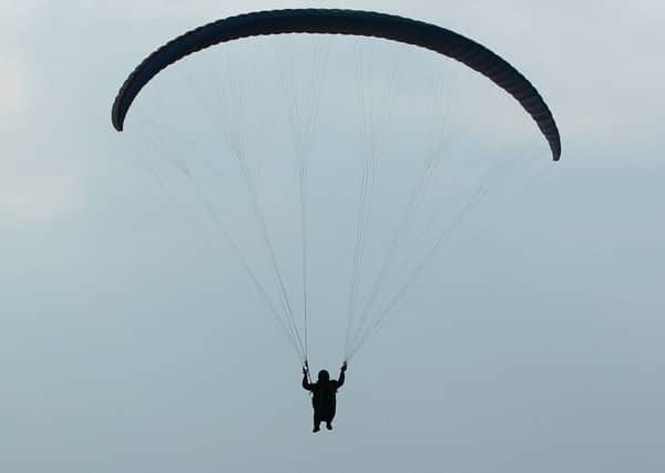 A parachutist 132115030