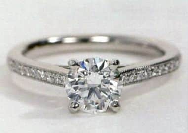 Have you been offered a ring like this at a cut price? It may have been stolen.