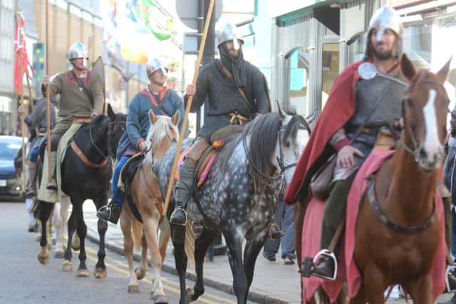 Battle 1066 re-enactors visiting Peterborough - EMN-160210-201931009
