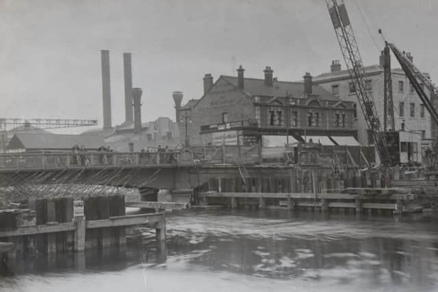 Work starting on the present Town Bridge in 1932