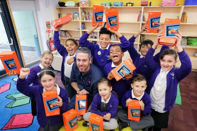 Amazon Kindle Donation : St. Michaels Church School, Constantine Drive, Peterborough, PE2 8SZ
(L to R) Melania (9), Amelie (8), Kayla (9), Lee Shepherd (leesh), Curtis (10), Reece (9), Tolowani (9), Kajetan (8) and Zoe (10.)
Photo: Tim George