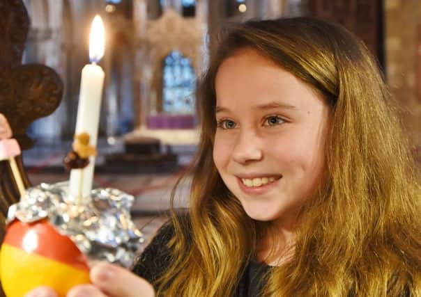 Christingle service at Peterborough Cathedral 2016      Chloe Spires (9) EMN-161218-114044009