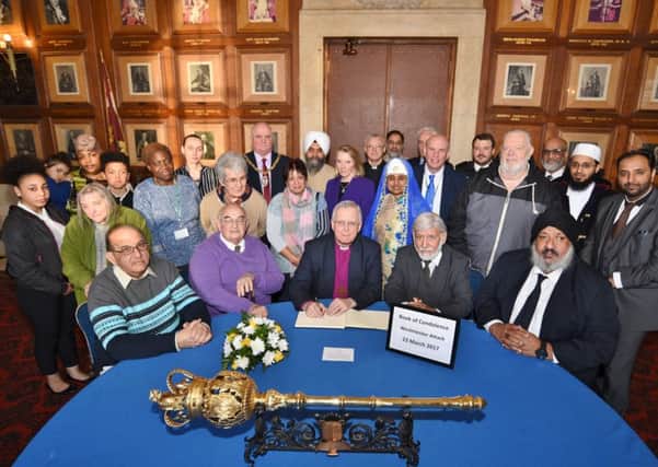 Multi-faith gathering at the Town Hall to sign the book of condolence for the Westminster attack EMN-170324-094106009