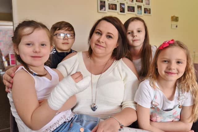 Ellie-May Binyon (6), with mum Kim Binyon and siblings Brandon (12), Brooke (10) and Summer (8) EMN-170419-154217009