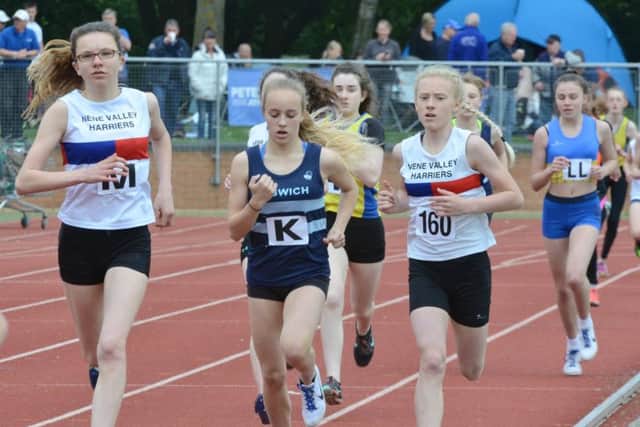 Action from the Under 15 girls race in the Eastern Young Athletes meeting. Photo: David Lowndes.