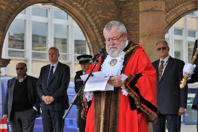 Civic procession and one minute vigil on Cathedral Square EMN-170523-135133009
