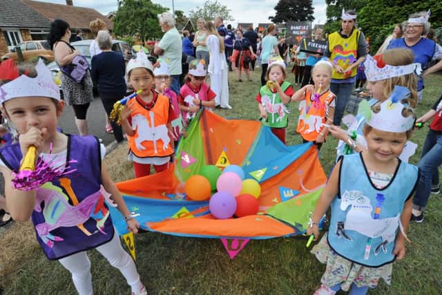 Werrington Carnival parade - 3rd Werrington Rainbows EMN-170625-085312009