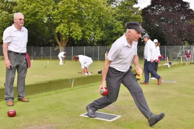 New fencing installed at Central Park around the bowls and croquet greens. Bowlers from the Park Cresent Bowlers Club EMN-170108-124209009