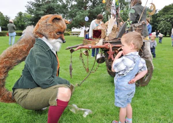 Storytelling Festival at Central Park Alfie Giddings (2) meets a giant fox EMN-171208-194757009