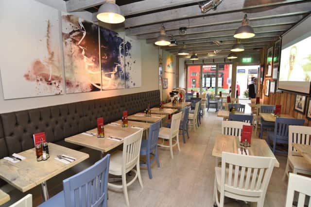 Pizza Parlour EMN-160925-172930009