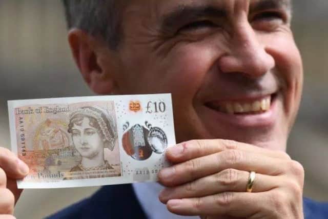 Mark Carney, Governor of the Bank of England with the new Â£10 note