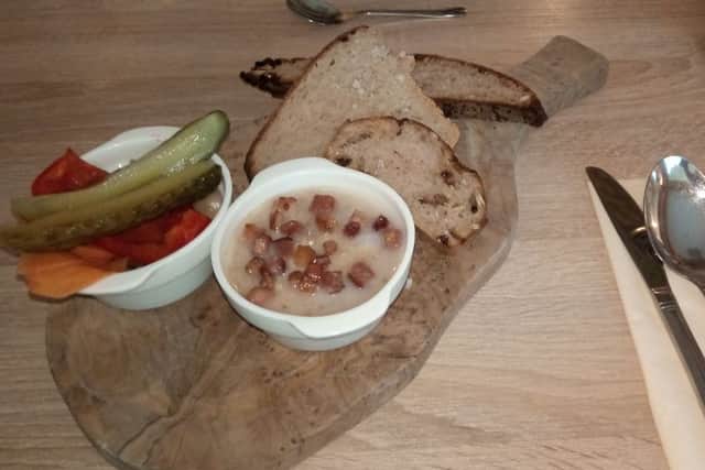 Brad Barnes dines at House of Feasts