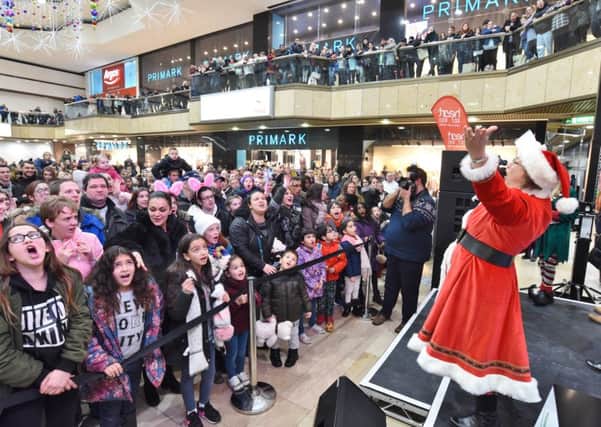 Switching on of the Christmas Lights 2016 in  Queensgate EMN-161120-093936009